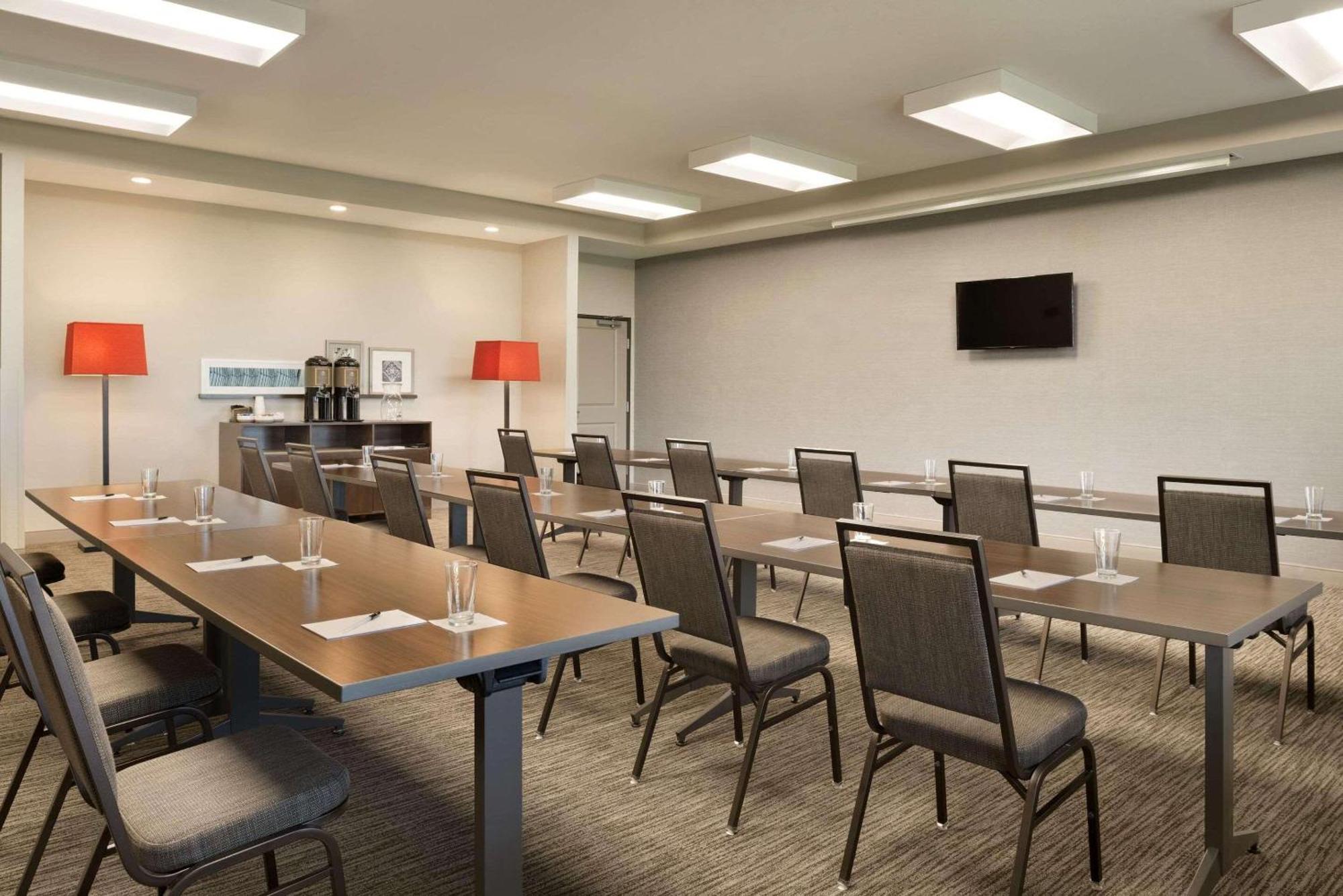 Country Inn & Suites By Radisson, Indianola, Ia Luaran gambar